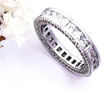 Load image into Gallery viewer, Stunning American Diamond finger band - UNISEX
